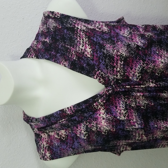 Tahari Printed Sleeveless Top - Picture 2 of 6